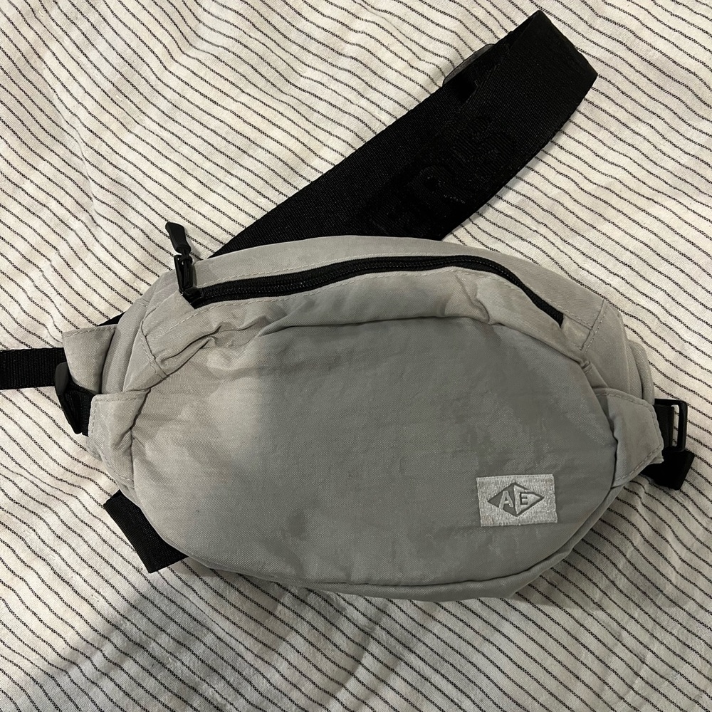 American eagle crossbody belt bag. Only work once EUC!!